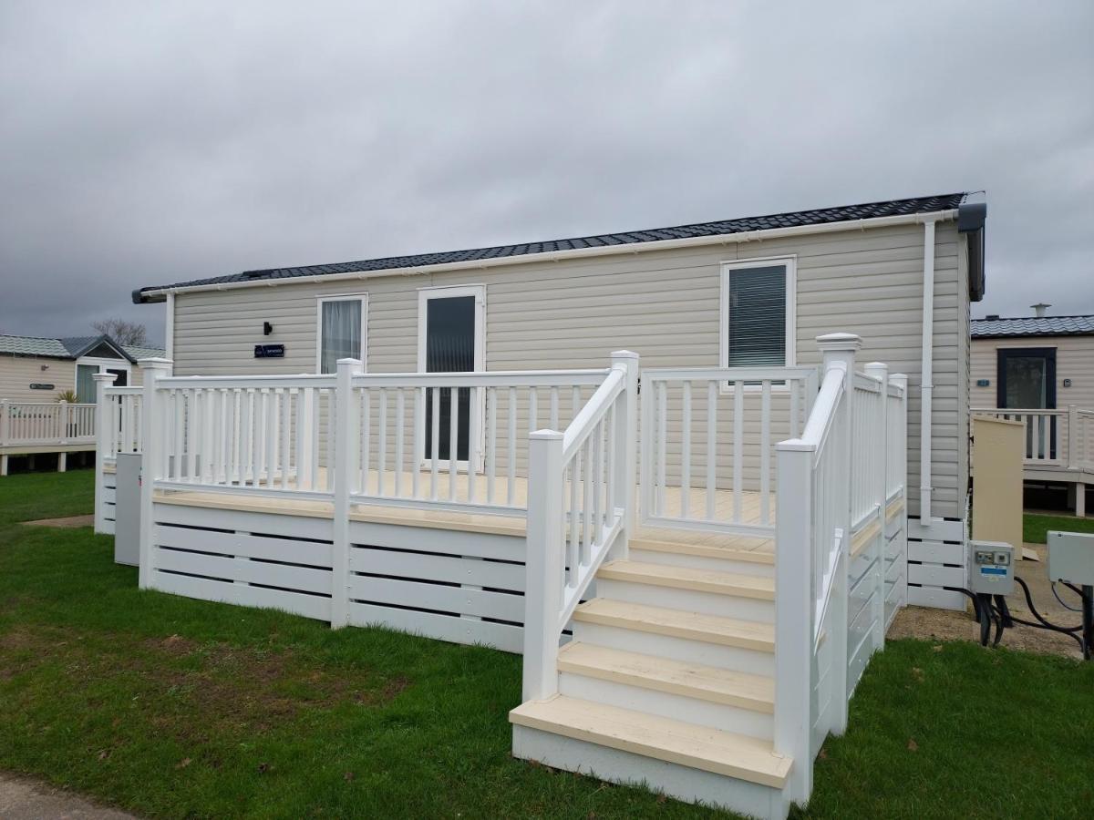 Hoburne Bashley Self-Catering Holiday Home New Milton Exterior photo